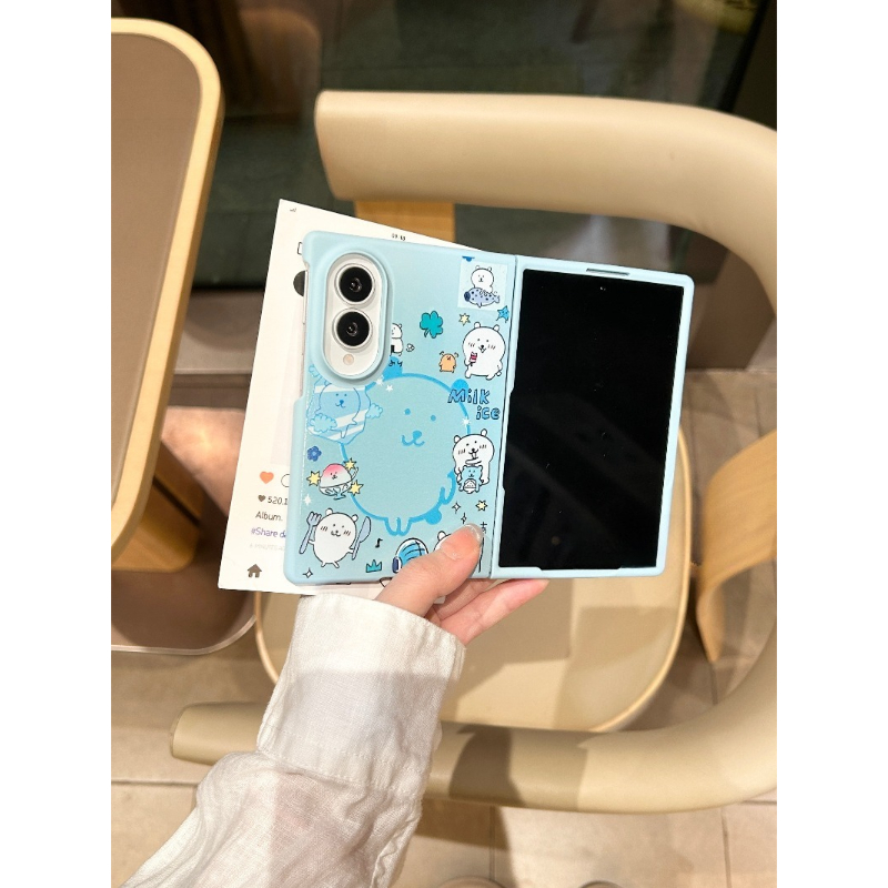 Phone Zone Accessories & Repair Photos - 人気アニメ「ちいかわ」のジョークベアデザインのスマートフォンケース。Samsung Galaxy Z Fold8 Ultra、Z Fold